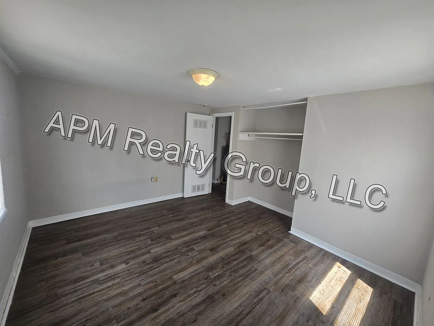 Two bedroom apartment off Colonial Drive — Photo 4