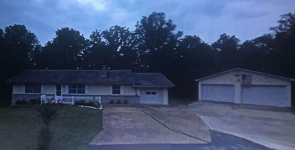 1st image of 505 Red Oak Ln