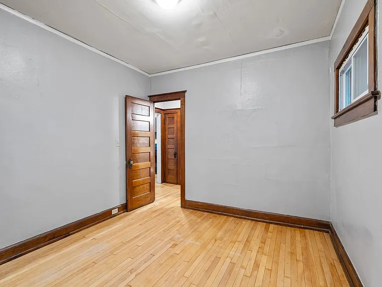 3007 N Maryland Ave — Photo 18