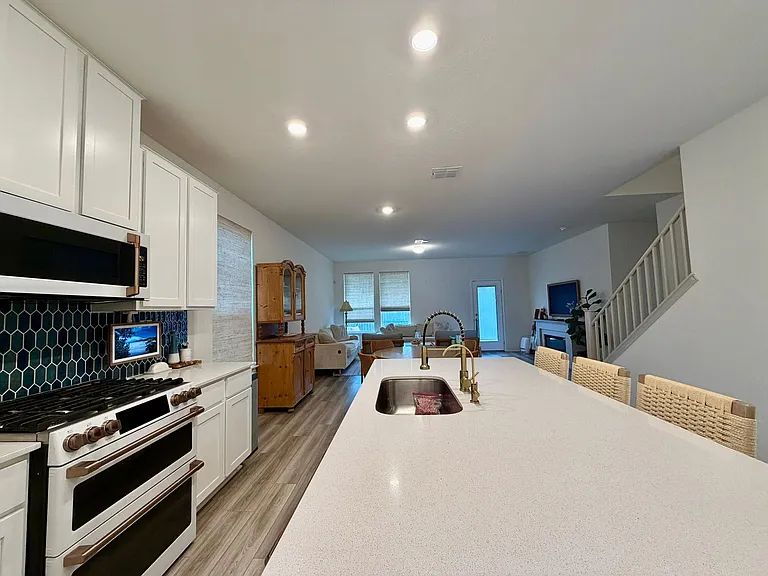 5024 Galvan Mnr — Photo 12
