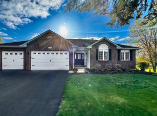 7767 N Kylewood Dr, Stillman Valley, IL 61084