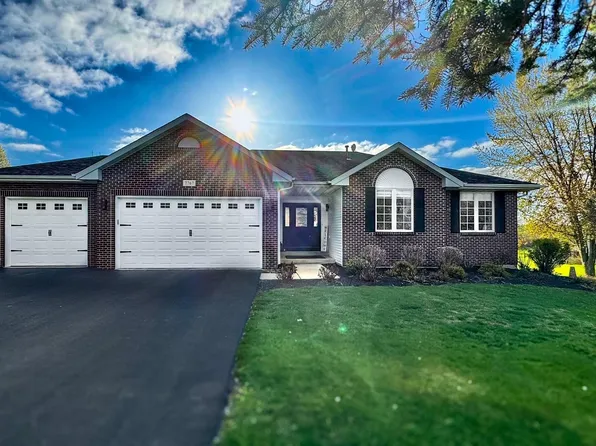 7767 N Kylewood Dr, Stillman Valley, IL 61084