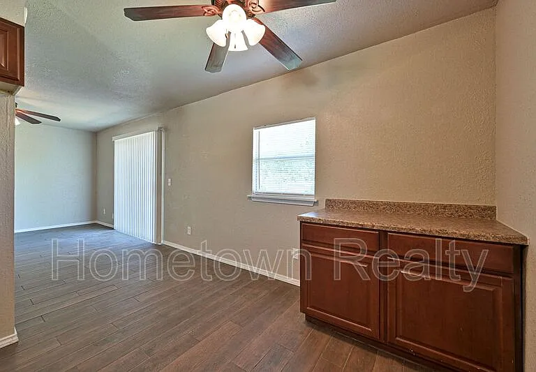 629 Lloyd Ave — Photo 5