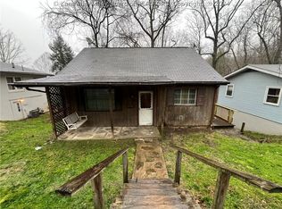 576 Edgehill Dr, Saint Albans, WV 25177