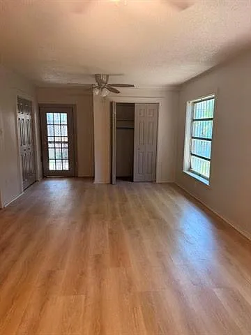 4661 Stephen Girard Ave — Photo 8