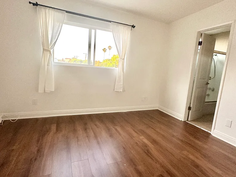 6620 Hazeltine Ave #110 — Photo 11