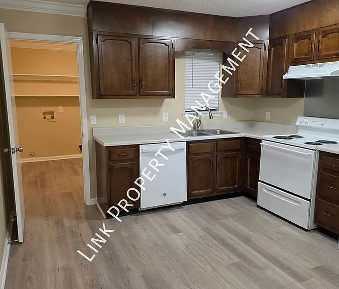 900 Peppermill Rd #900A — Photo 24