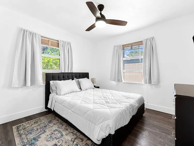 1140 SW 9th Ave — Photo 6