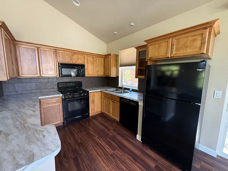 319 SW Chukar Ln — Photo 17
