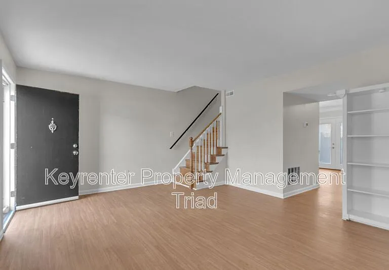 5715 E Bramblegate Rd — Photo 2