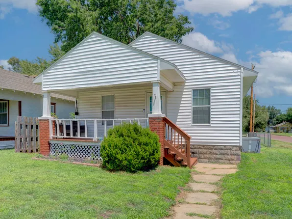 1326 S Summit St, Arkansas City, KS 67005