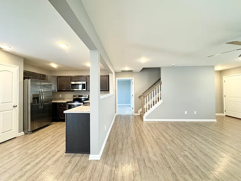 8077 Driftwood Loop — Photo 8