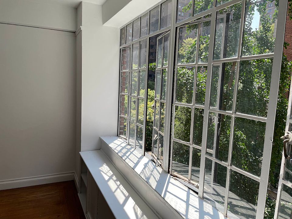 1st image of 321 E 43rd St APT 508