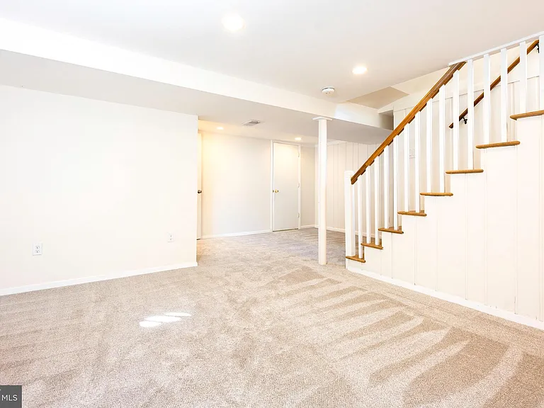 1418 Thornden Rd — Photo 15