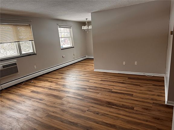3rd image of 809 East Ave