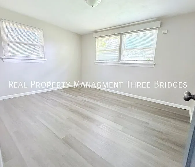 28 Redwood Dr — Photo 13