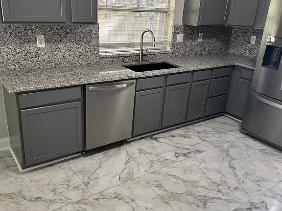 4th image of 2911 Katy Ln