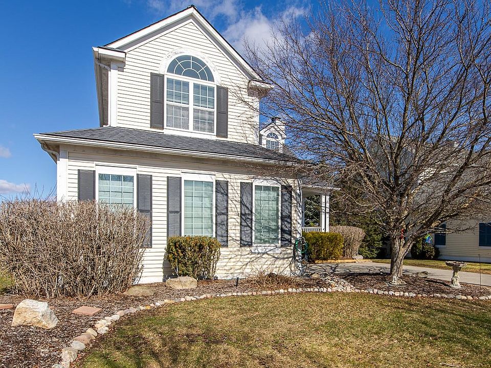 1st image of 1004 Island Lake Dr