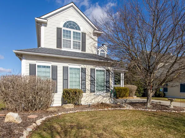 1004 Island Lake Dr, Oxford, MI 48371