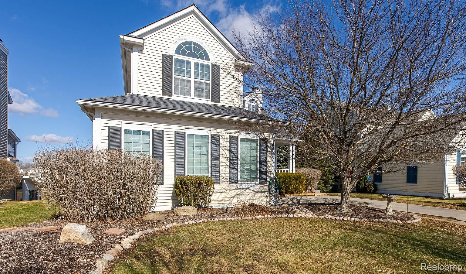 1004 Island Lake Dr photo 1
