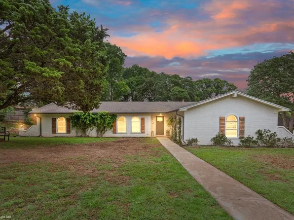 719 Wooded Crest Dr, Woodway, TX 76712