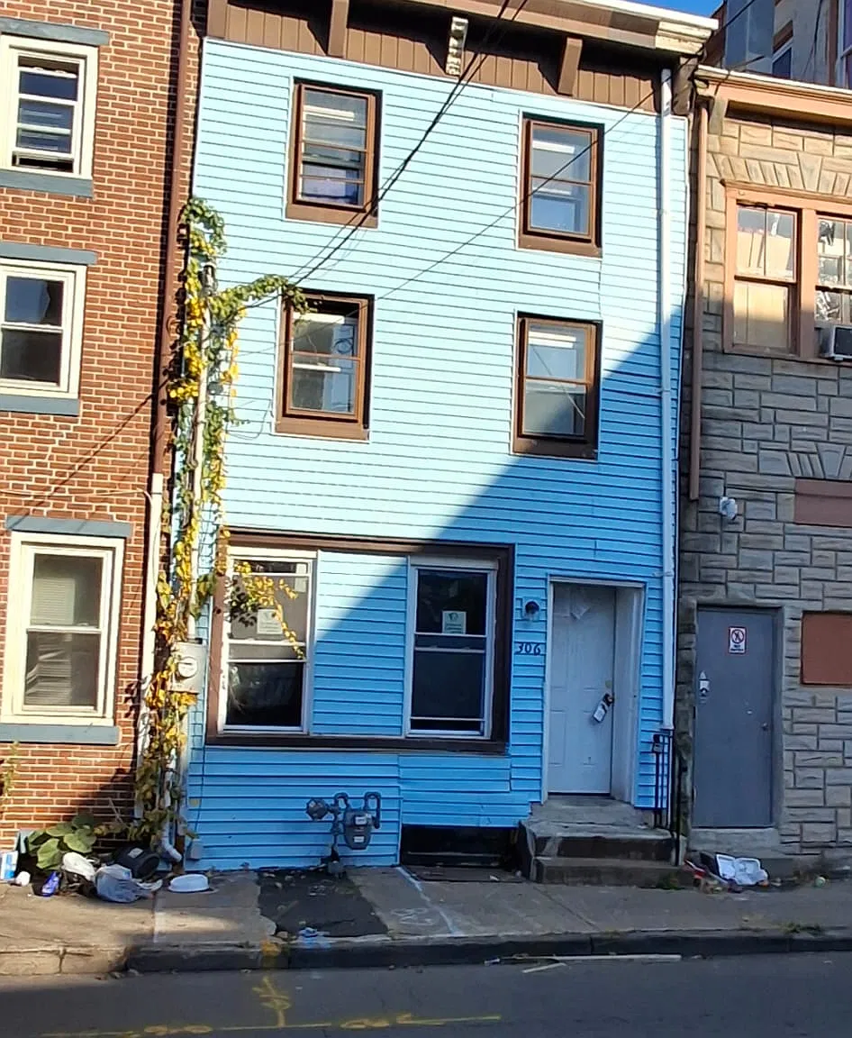 3 bed, 1100 sqft, $1,900 — Photo 2
