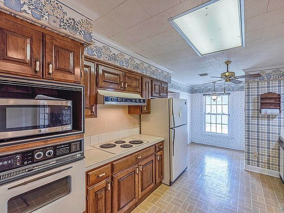 4th image of 104 Renwick Dr