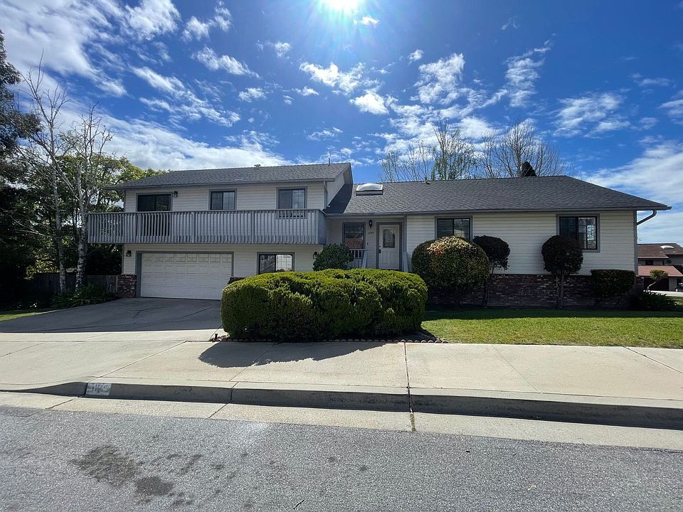 1st image of 1095 Robin Cir