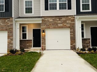 8 Reagan Dr, Runnemede, NJ 08078