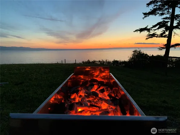 1399 W Beach Road, Oak Harbor, WA 98277
