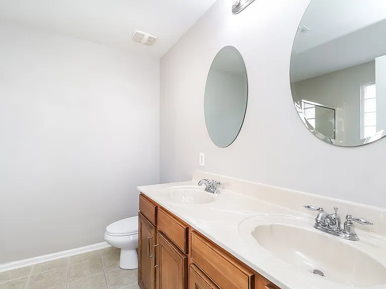 5721 Verrazano Dr — Photo 13