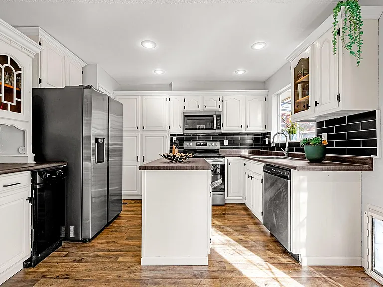 7317 Sullivan Cir — Photo 3