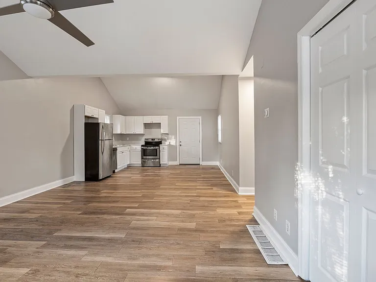 1137 White Oak Ave SW — Photo 12