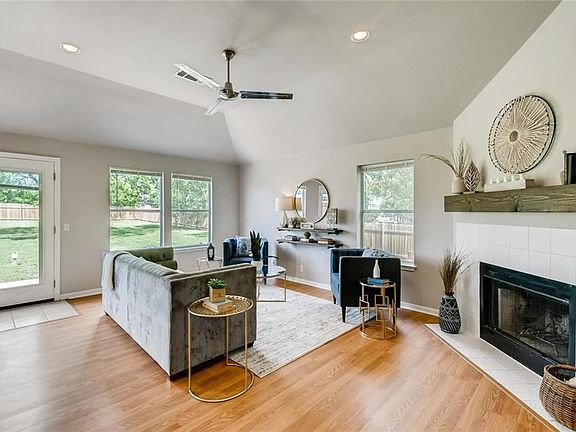 5th image of 104 Willow Dr