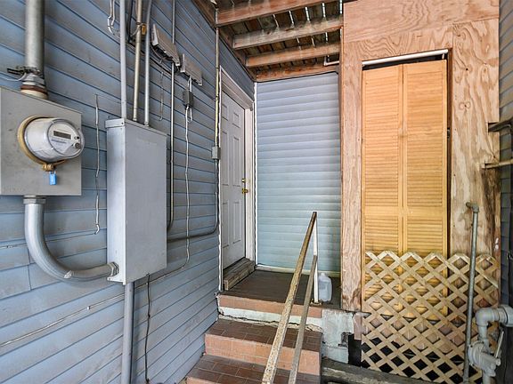 5th image of 102 S Lockwood Dr