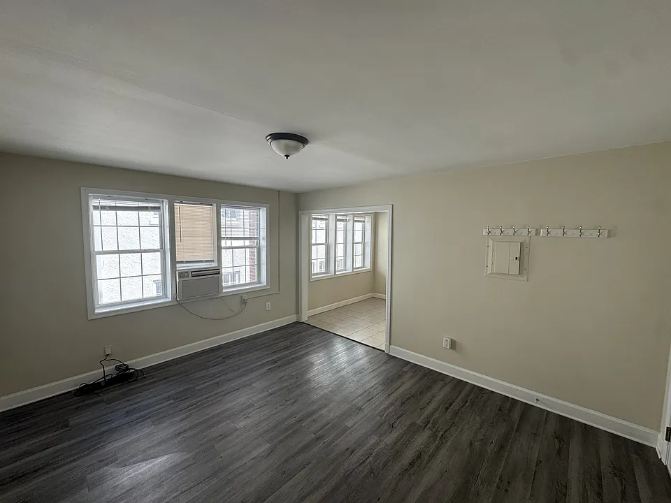 124 E 3rd Ave #11