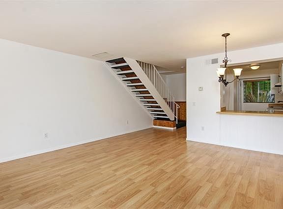 4th image of 606 Beverly Pl