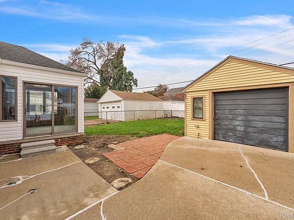5th image of 8285 Cheyenne St