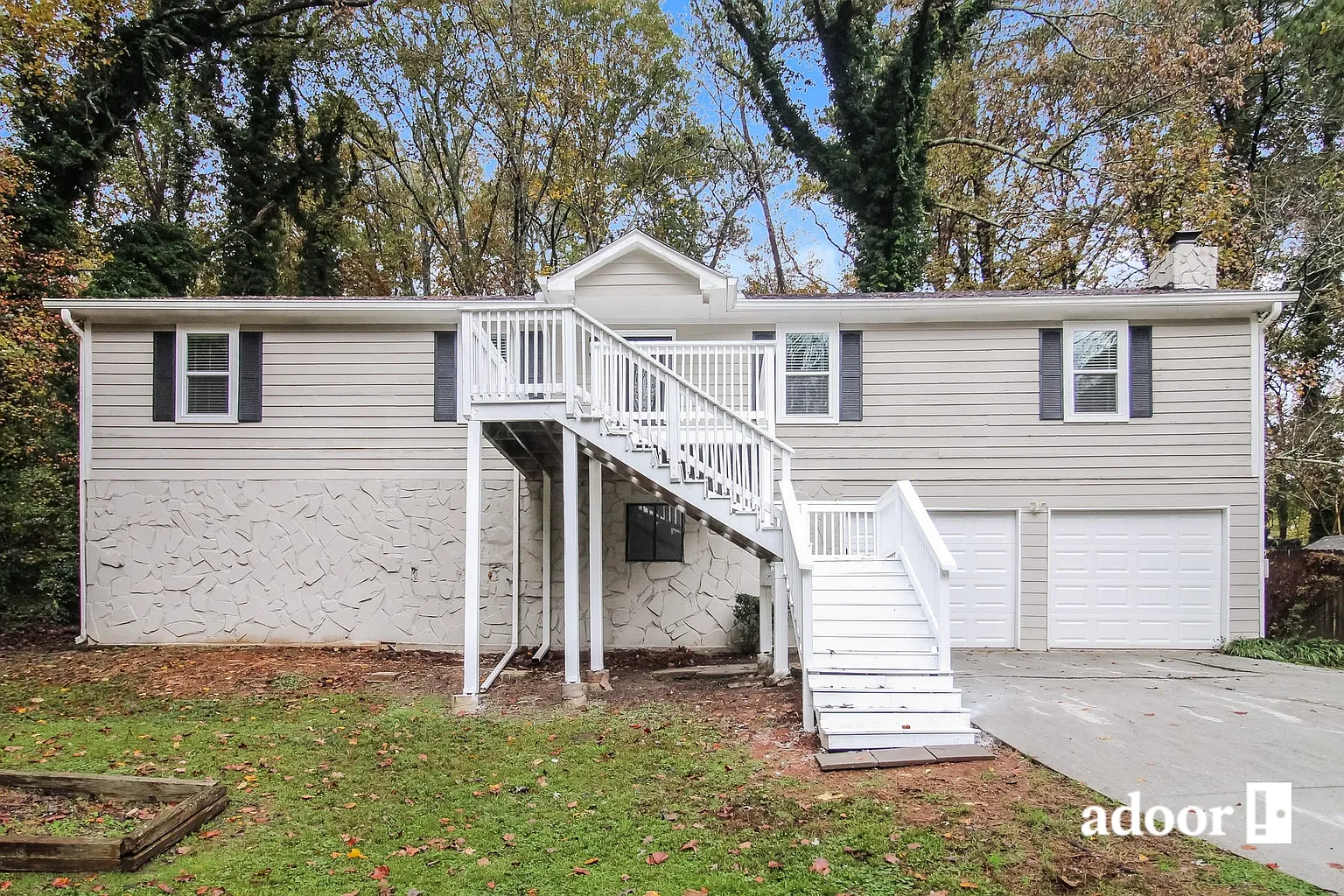 3357 Sunderland Dr photo 1