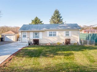 2716 Kennedy Ave, Cedar Falls, IA 50613