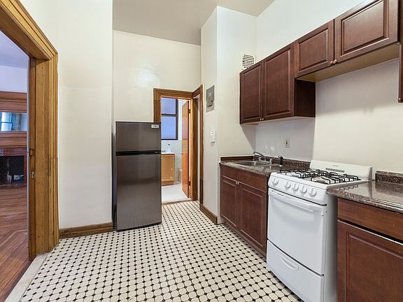 4th image of 638 W End Ave #4E