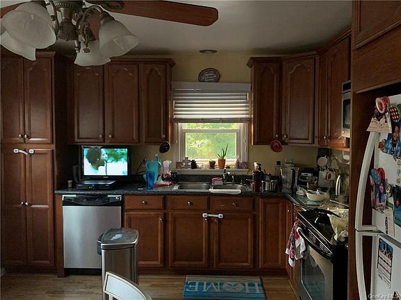 5th image of 203 Endicott Ave
