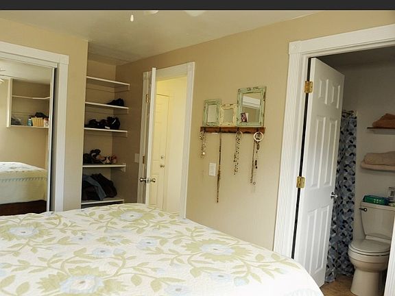 2nd image of 701 NE Jenny Ln