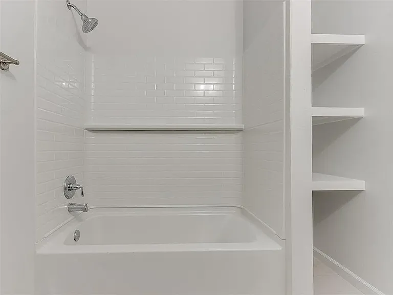 125 Jennifer Ave — Photo 10