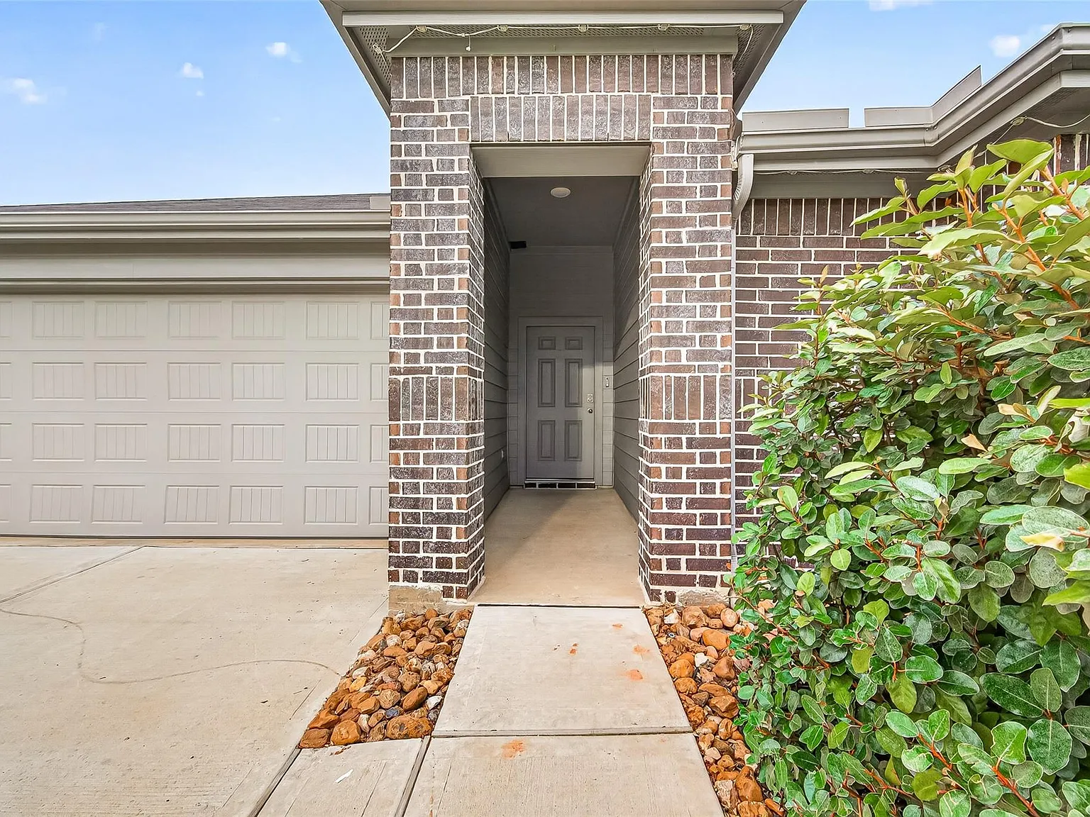 3 bed, 2.0 bath, 1263 sqft, $2,000 — Photo 3