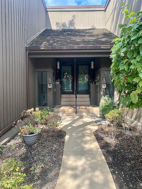 256 Thornhill Ln APT C, Lake Barrington, IL 60010 Zillow