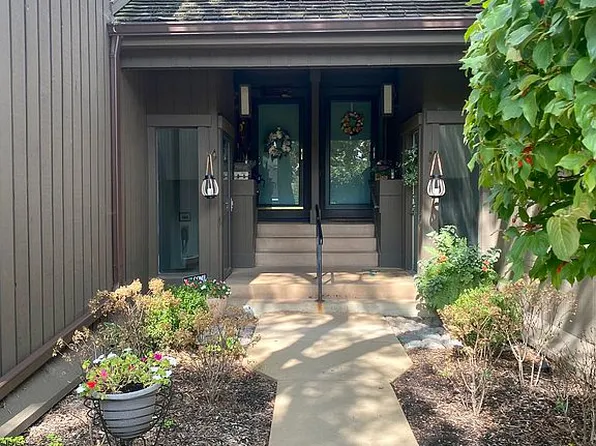 256 Thornhill Ln APT C, Lake Barrington, IL 60010