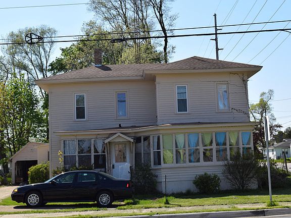 3rd image of 326 N Center St