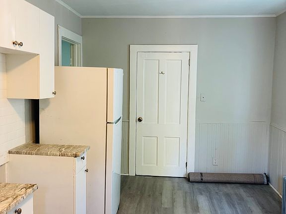 4th image of 232 Glen Cove Ave