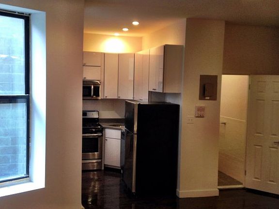 3rd image of 110 W 111th St APT 2